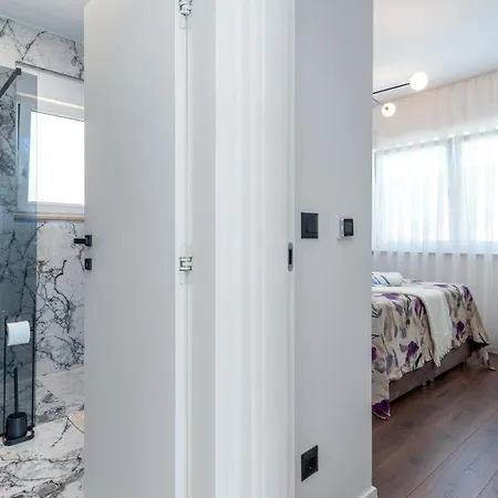 Penthouse Luka Daire *