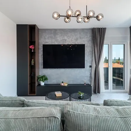 Lejlighed Penthouse Luka *