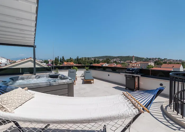 Apartment Penthouse Luka *