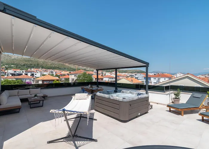 Penthouse Luka Apartment Trogir