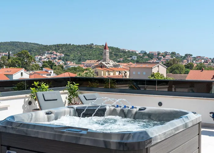 Apartment Penthouse Luka *