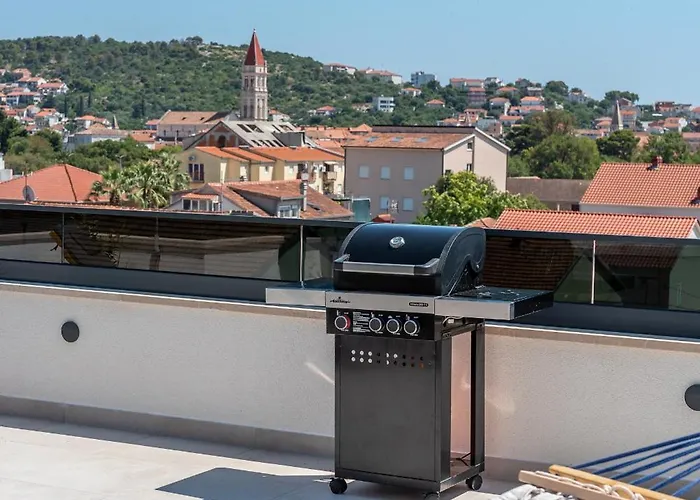 Apartment Penthouse Luka *