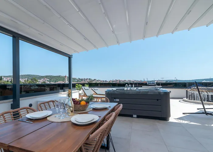 Penthouse Luka Apartment Trogir