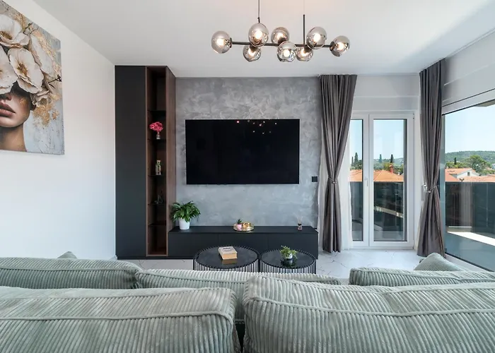 Apartment Penthouse Luka *