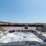 公寓 Penthouse Luka 特罗吉尔