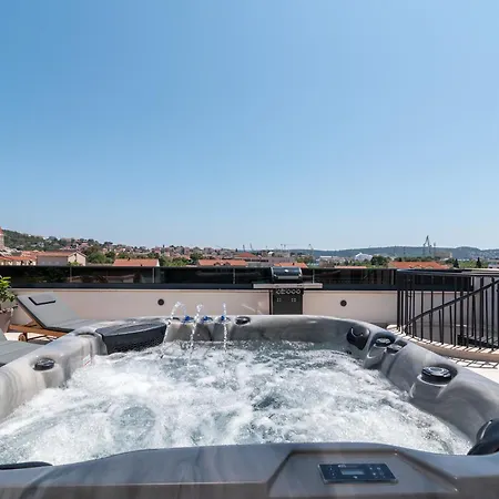 Apartment Penthouse Luka Trogir