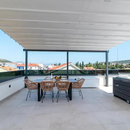 Penthouse Luka Apartment *