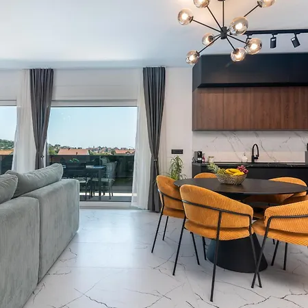 Apartment Penthouse Luka *