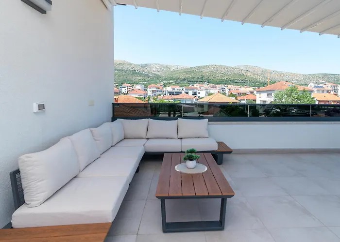 公寓 Penthouse Luka 特罗吉尔